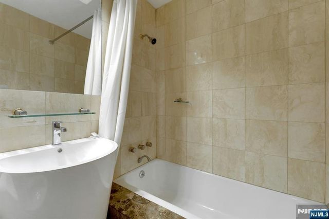 3 Horizon Road 1002, Fort Lee, NJ 07024