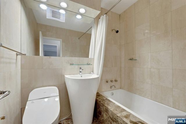 3 Horizon Road 1002, Fort Lee, NJ 07024