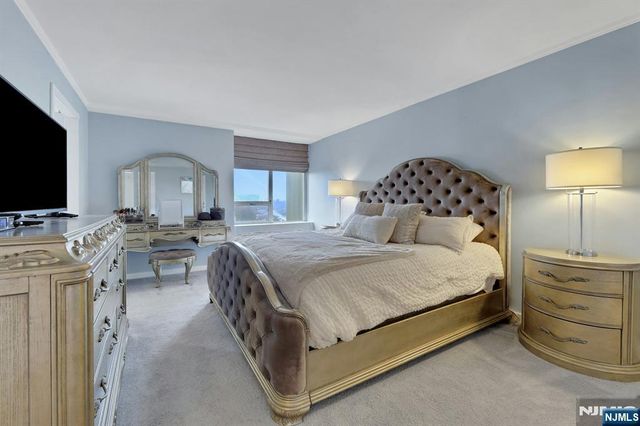 3 Horizon Road 1002, Fort Lee, NJ 07024