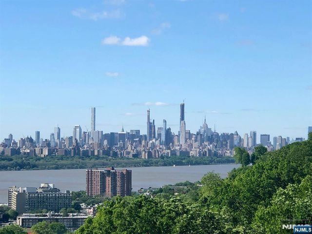 3 Horizon Road 1002, Fort Lee, NJ 07024