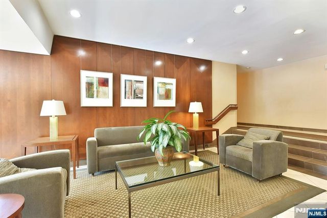 3 Horizon Road 1002, Fort Lee, NJ 07024