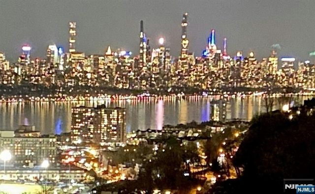 3 Horizon Road 1002, Fort Lee, NJ 07024