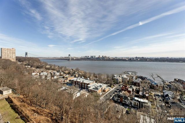 3 Horizon Road 1002, Fort Lee, NJ 07024