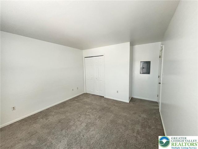 33 West Water Street 1, Hellertown Boro, PA 18055