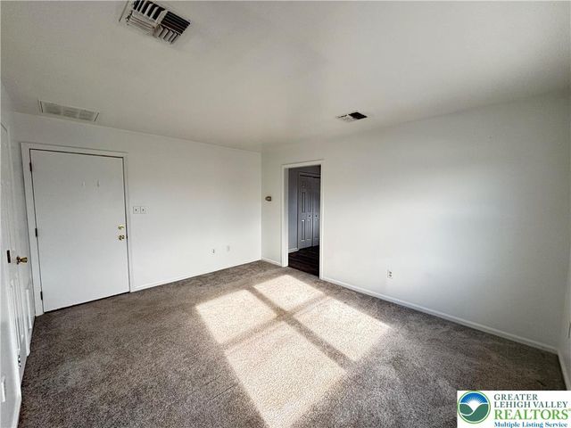 33 West Water Street 1, Hellertown Boro, PA 18055