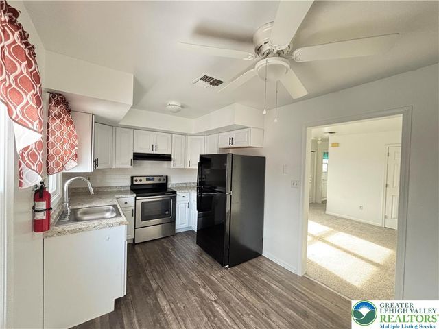 33 West Water Street 1, Hellertown Boro, PA 18055