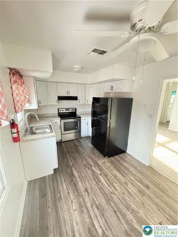 33 West Water Street 1, Hellertown Boro, PA 18055