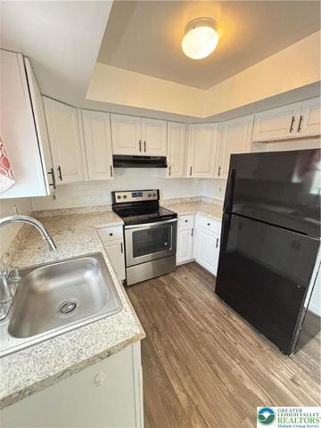 33 West Water Street 1, Hellertown Boro, PA 18055