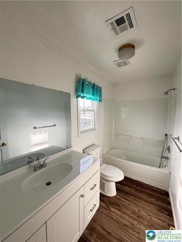 33 West Water Street 1, Hellertown Boro, PA 18055