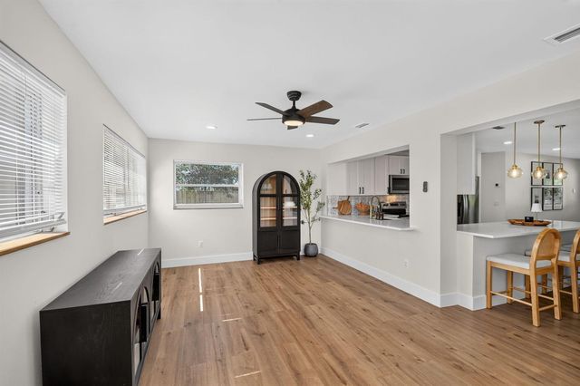 432 W Shadyside Circle, West Palm Beach, FL 33415