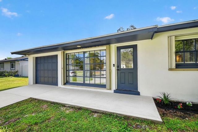 432 W Shadyside Circle, West Palm Beach, FL 33415