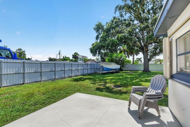 432 W Shadyside Circle, West Palm Beach, FL 33415