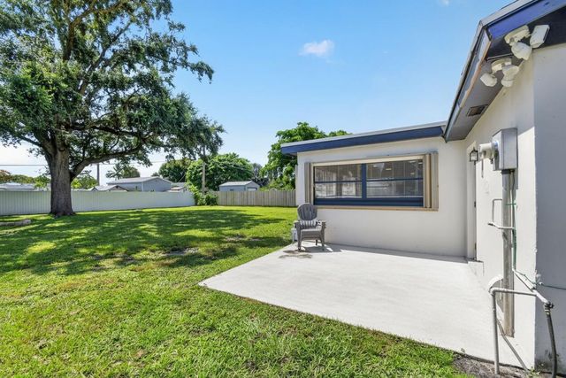 432 W Shadyside Circle, West Palm Beach, FL 33415