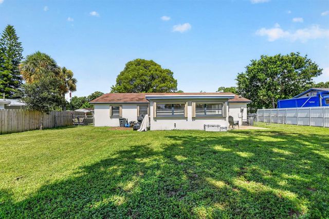 432 W Shadyside Circle, West Palm Beach, FL 33415