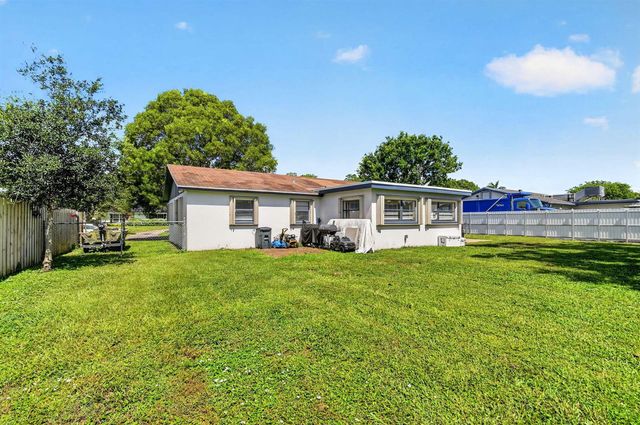432 W Shadyside Circle, West Palm Beach, FL 33415