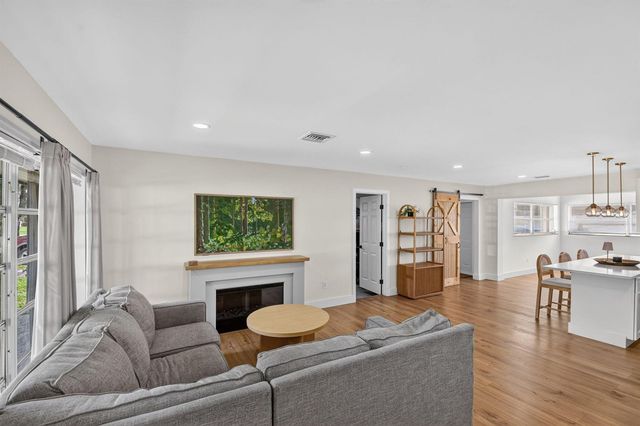 432 W Shadyside Circle, West Palm Beach, FL 33415