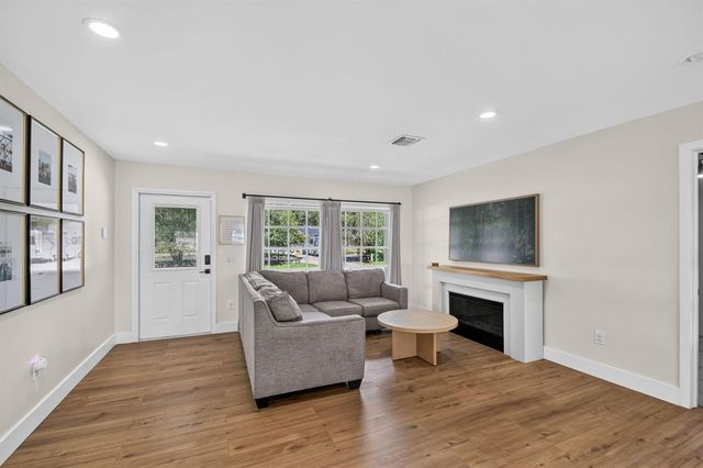 432 W Shadyside Circle, West Palm Beach, FL 33415