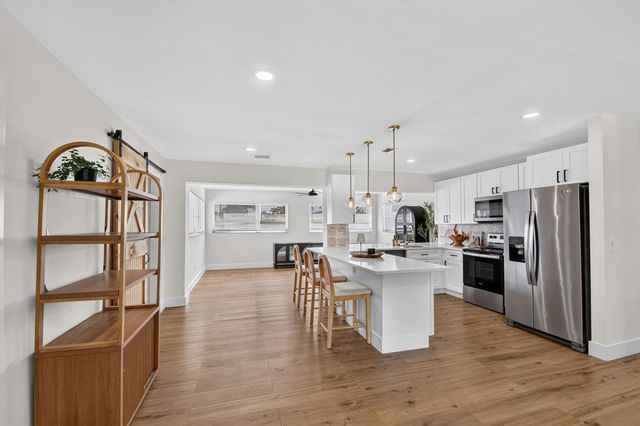 432 W Shadyside Circle, West Palm Beach, FL 33415
