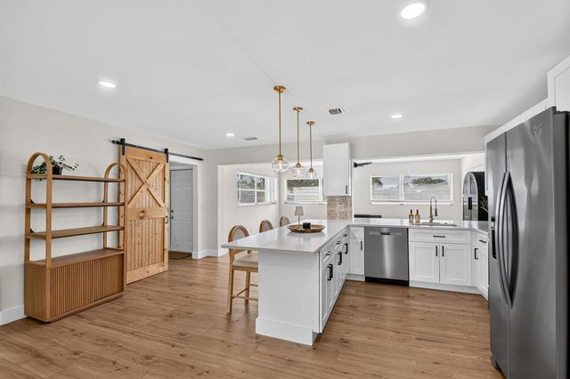 432 W Shadyside Circle, West Palm Beach, FL 33415