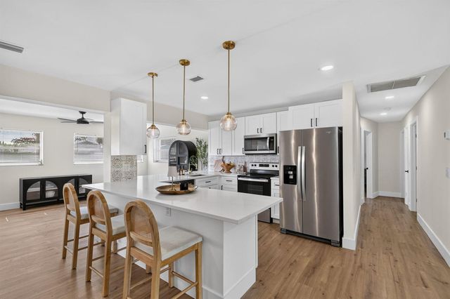 432 W Shadyside Circle, West Palm Beach, FL 33415