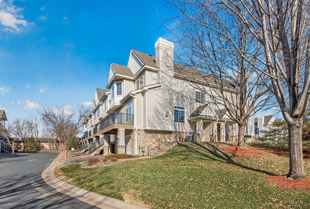 2310 Eagle Trace Lane, Woodbury, MN 55129 — photo 4