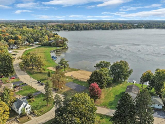 8020 Sage STREET, Burlington, WI 53105