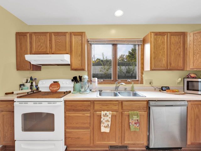 8020 Sage STREET, Burlington, WI 53105