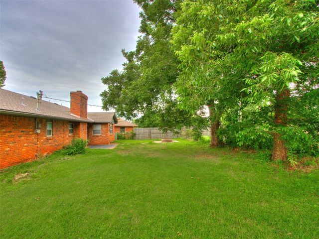 1912 Hardy Drive, Edmond, OK 73013