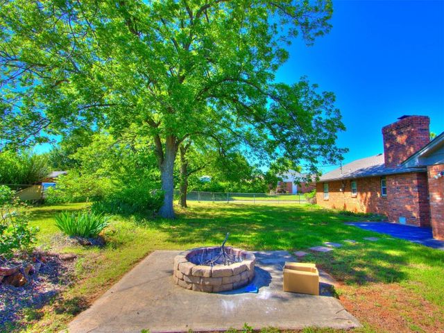1912 Hardy Drive, Edmond, OK 73013
