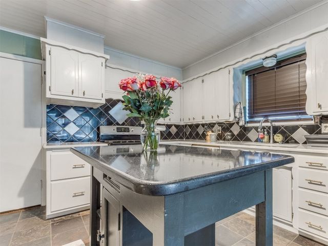 1912 Hardy Drive, Edmond, OK 73013