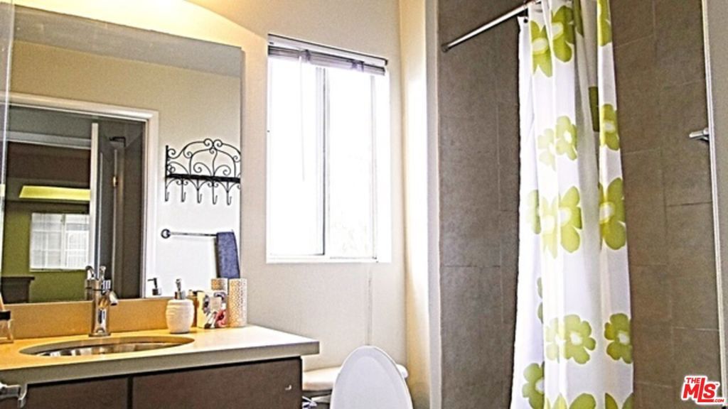 Image 12 of property listing at 345 S Alexandria Avenue 307, Los Angeles, CA 90020