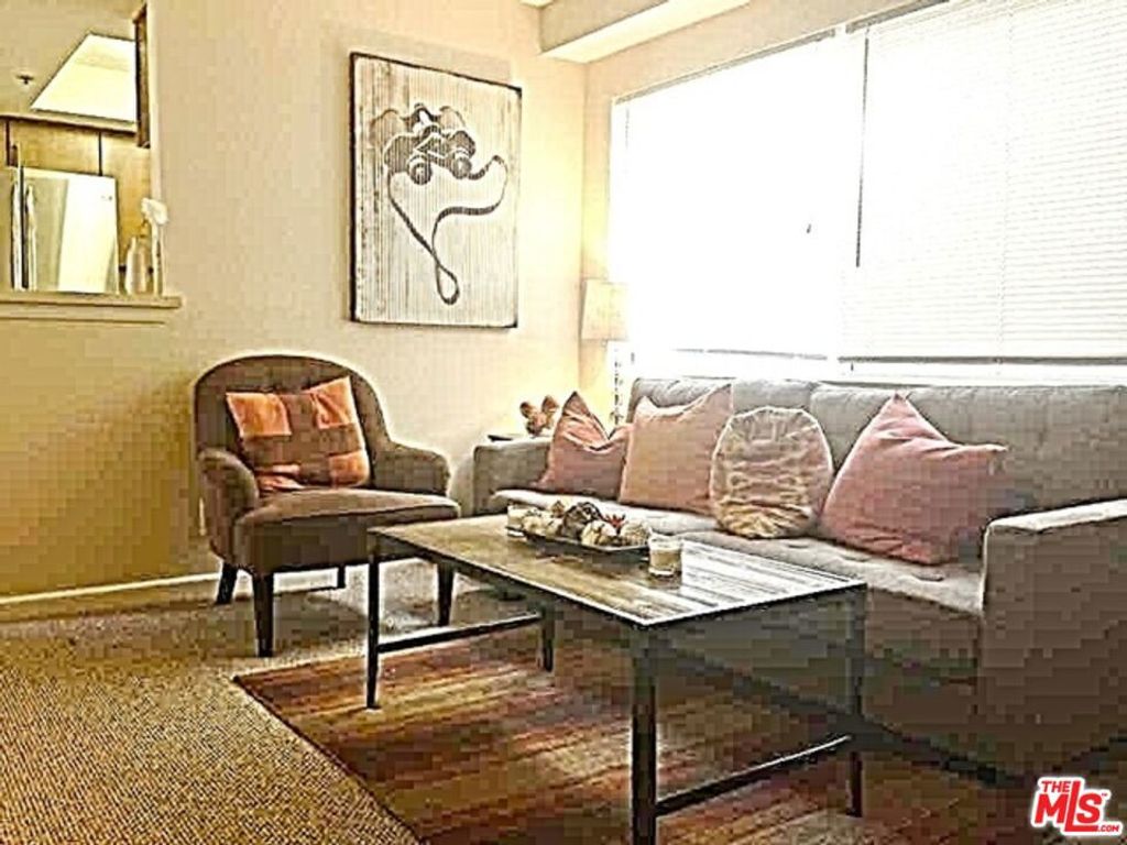 Image 15 of property listing at 345 S Alexandria Avenue 307, Los Angeles, CA 90020