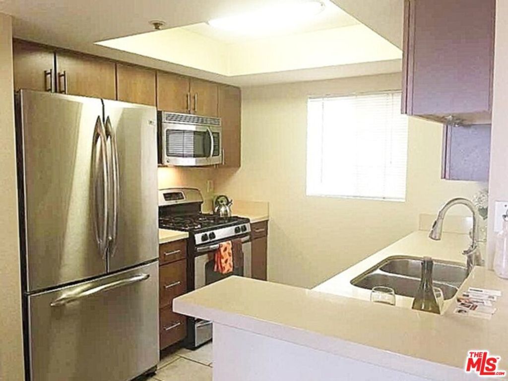 Image 21 of property listing at 345 S Alexandria Avenue 307, Los Angeles, CA 90020