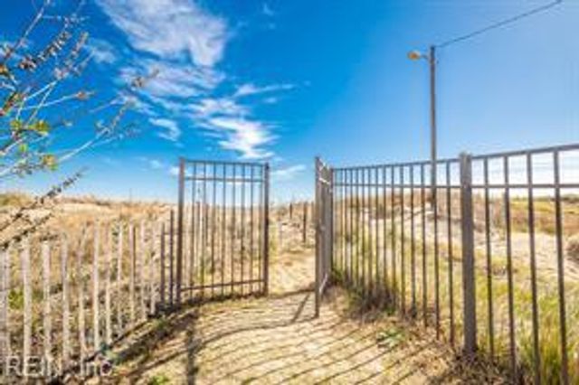 2080 E Ocean View Ave Apt 3A, Norfolk, VA 23503