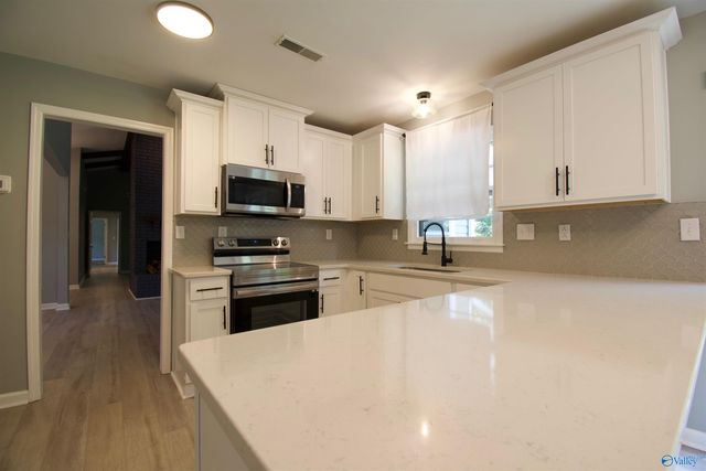 8010 Valley Bend Drive, Huntsville, AL 35802