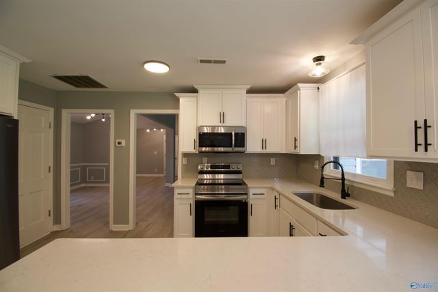 8010 Valley Bend Drive, Huntsville, AL 35802