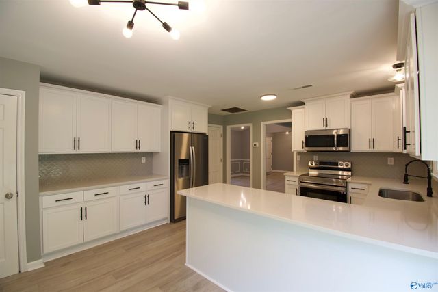 8010 Valley Bend Drive, Huntsville, AL 35802