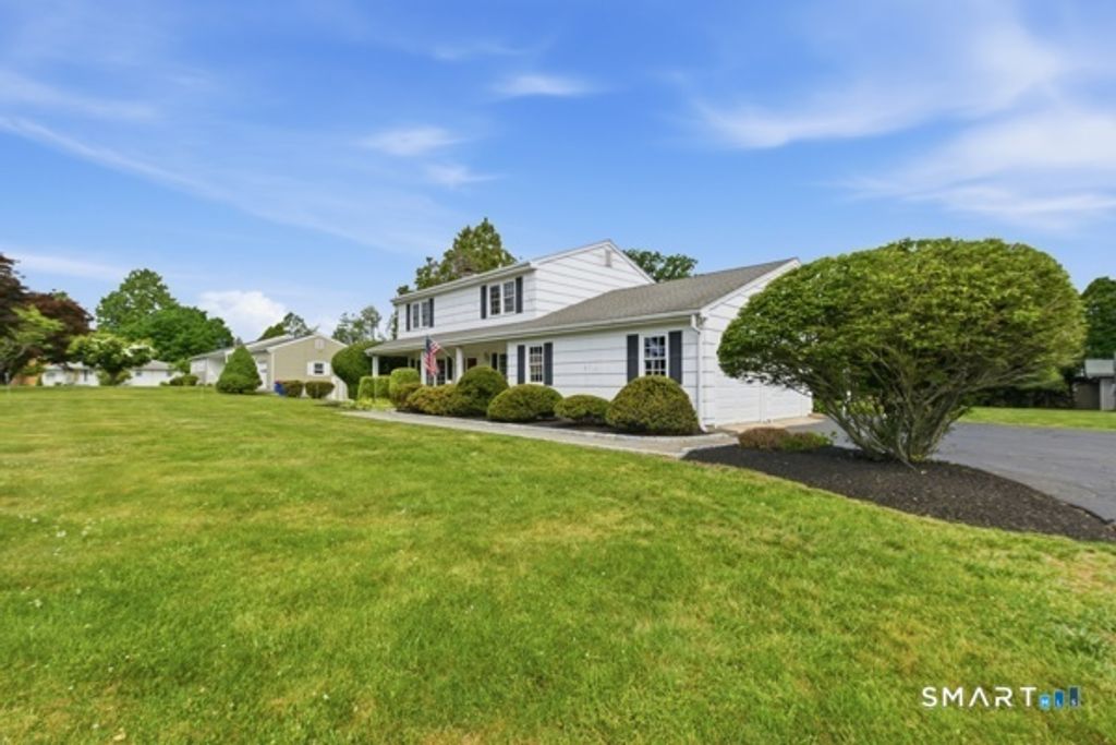 19 Zephyr Road, Trumbull, CT 06611
