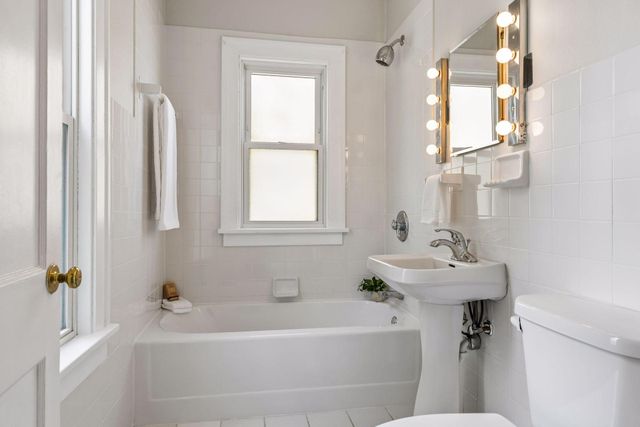 1871 Hyacinth Avenue E, Saint Paul, MN 55119