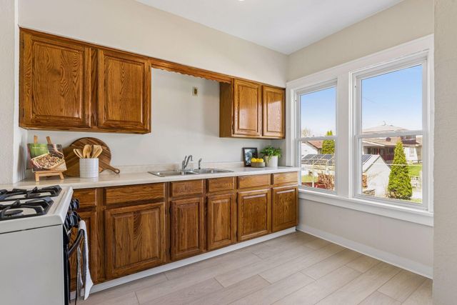 1871 Hyacinth Avenue E, Saint Paul, MN 55119