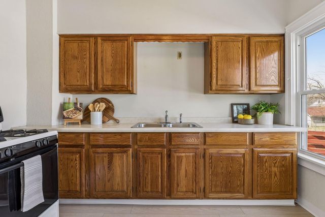 1871 Hyacinth Avenue E, Saint Paul, MN 55119