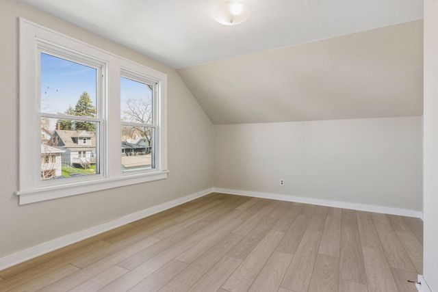 1871 Hyacinth Avenue E, Saint Paul, MN 55119