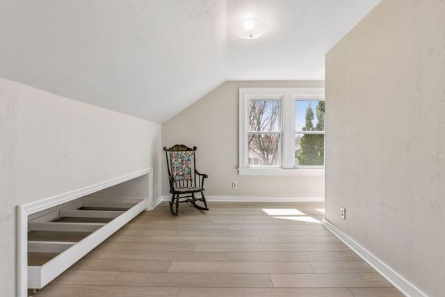 1871 Hyacinth Avenue E, Saint Paul, MN 55119