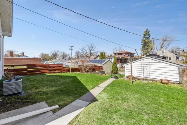 1871 Hyacinth Avenue E, Saint Paul, MN 55119