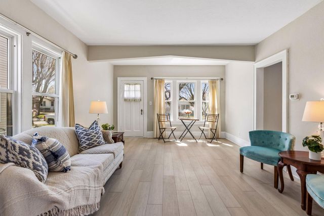 1871 Hyacinth Avenue E, Saint Paul, MN 55119