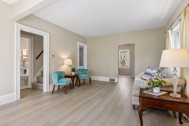 1871 Hyacinth Avenue E, Saint Paul, MN 55119