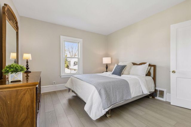 1871 Hyacinth Avenue E, Saint Paul, MN 55119