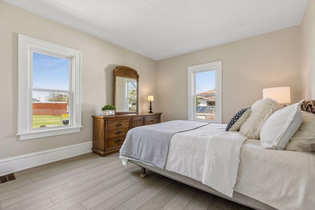 1871 Hyacinth Avenue E, Saint Paul, MN 55119