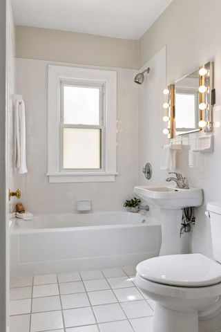 1871 Hyacinth Avenue E, Saint Paul, MN 55119