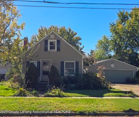128 Oakwood Street, Grand Ledge, MI 48837